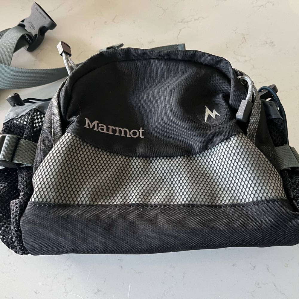 Marmot Waist pack or Fanny pack like new condition